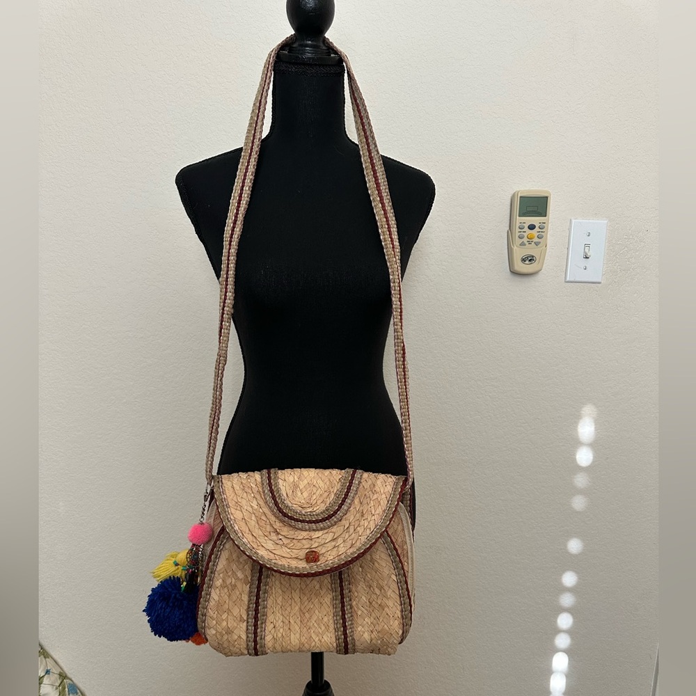 Straw Clutch Purse Natural and Ivory Stylish Tan Crossbody‎ Bag. Like new